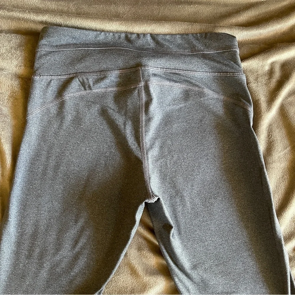 4 for 16$ Women’s Gray 3/4 Champion Length Workout Leggings